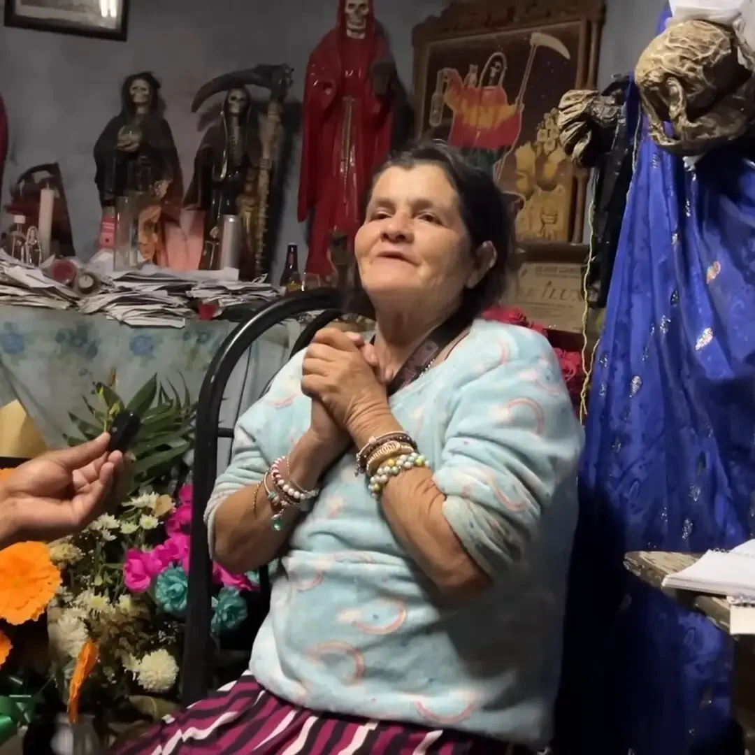 Doña Martha Molina en su espacio de consulta en Biznaga, Coahuila